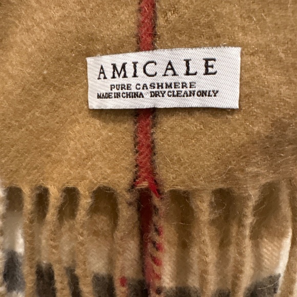 Amicable 100% Cashmere scarf - Picture 2 of 5